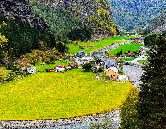 Homestead and Vista en route to Flam